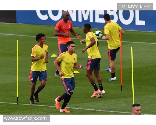 足球球星控球技术全面对比分析 谁是掌控比赛节奏的真正大师 足球球星控球技术全面对比分析 谁是掌控比赛节奏的真正大师