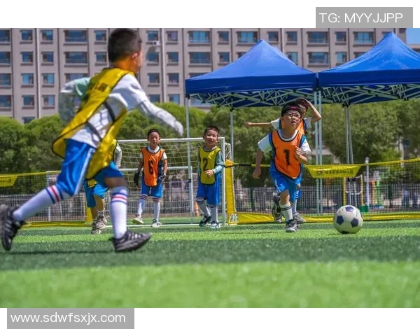 近年来新崛起的足球巨星们如何在全球赛场上引领风潮与改变游戏规则