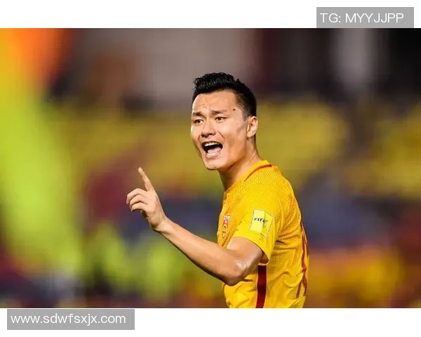 足球场上璀璨星光闪耀球星高清大图展现足球英雄风采